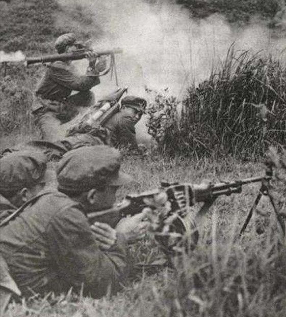 军第1师第12团一部及两个炮兵营,一个战车连大部,毙伤俘敌共2000余人