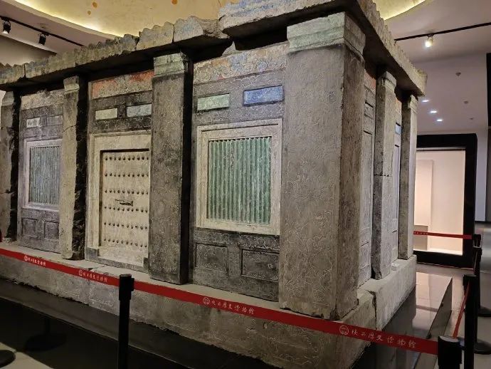 在洛阳金村挖开八座东周天子大墓,盗走近万件国宝级别的玉器