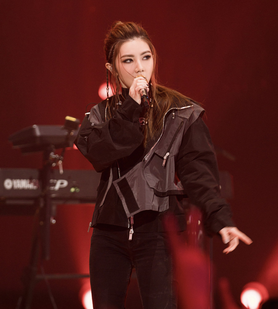 6年前她首次参加《好声音》,今年她正式加盟,成为最年轻女导师_腾讯