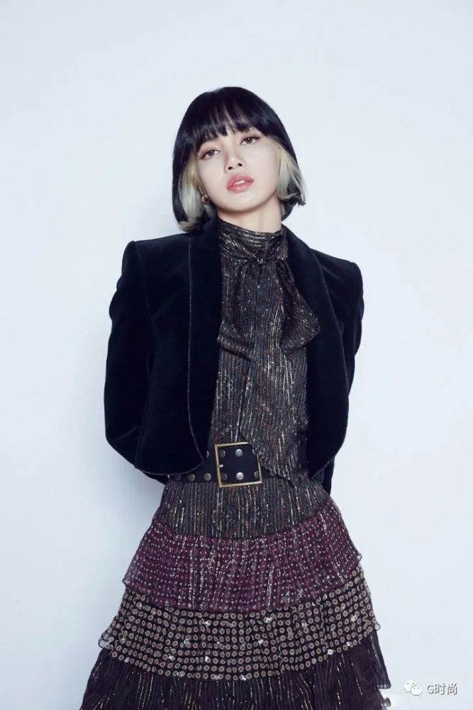 lisa西装造型lisa的西装造型太飒了甜美利落的造型搭配尽显好身材