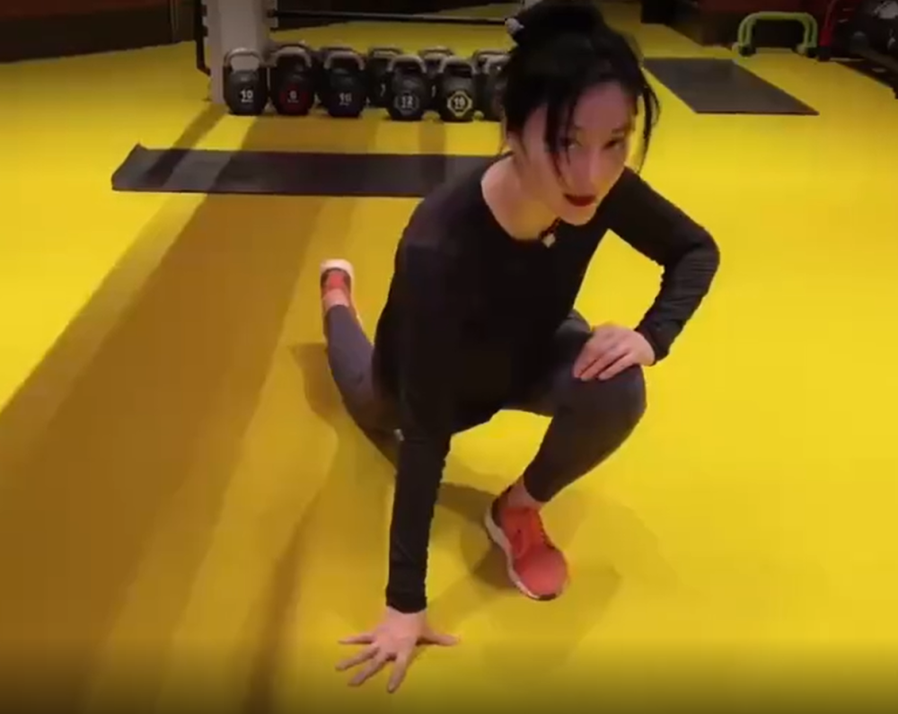 范冰冰深夜晒健身视频,自嘲"范小胖",虐腹动作力破怀孕谣传_腾讯新闻