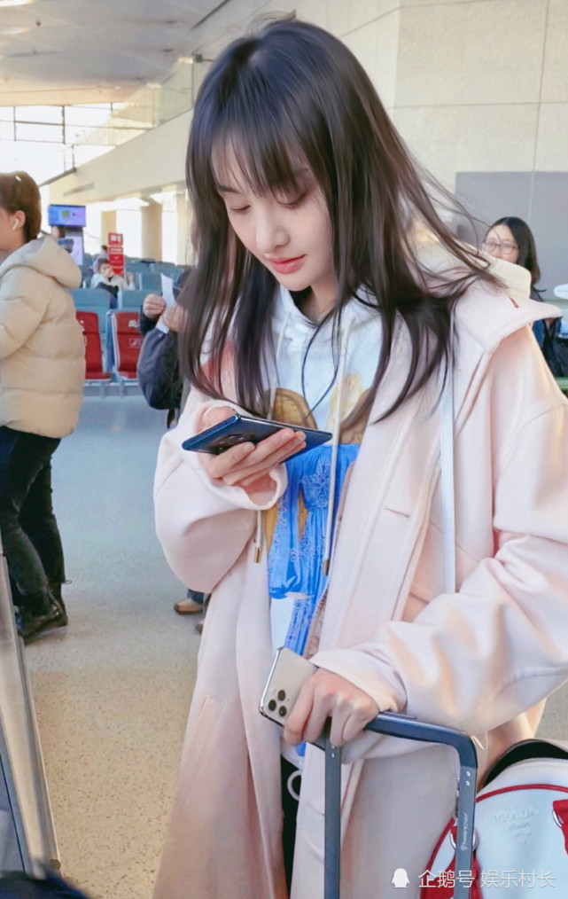 郑爽张恒抚养权案开庭郑爽亲赴美国出席庭审透露代孕原因及孩子规划
