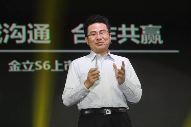 最贪心的行长,向海外转移32亿,为达到目的,他让妻子跟老外结婚|许超凡