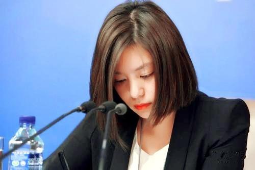 "冷艳美女"翻译官张京:外交部"冰山女神",成长经历值得深思_腾讯新闻