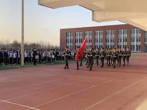 衡水一中高二5部举行升旗暨成人礼活动月启动仪式