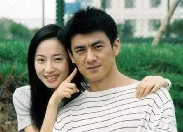 朱荔莘的父母不同意女儿嫁给一个没出息的小演员,可是朱荔莘就认定了