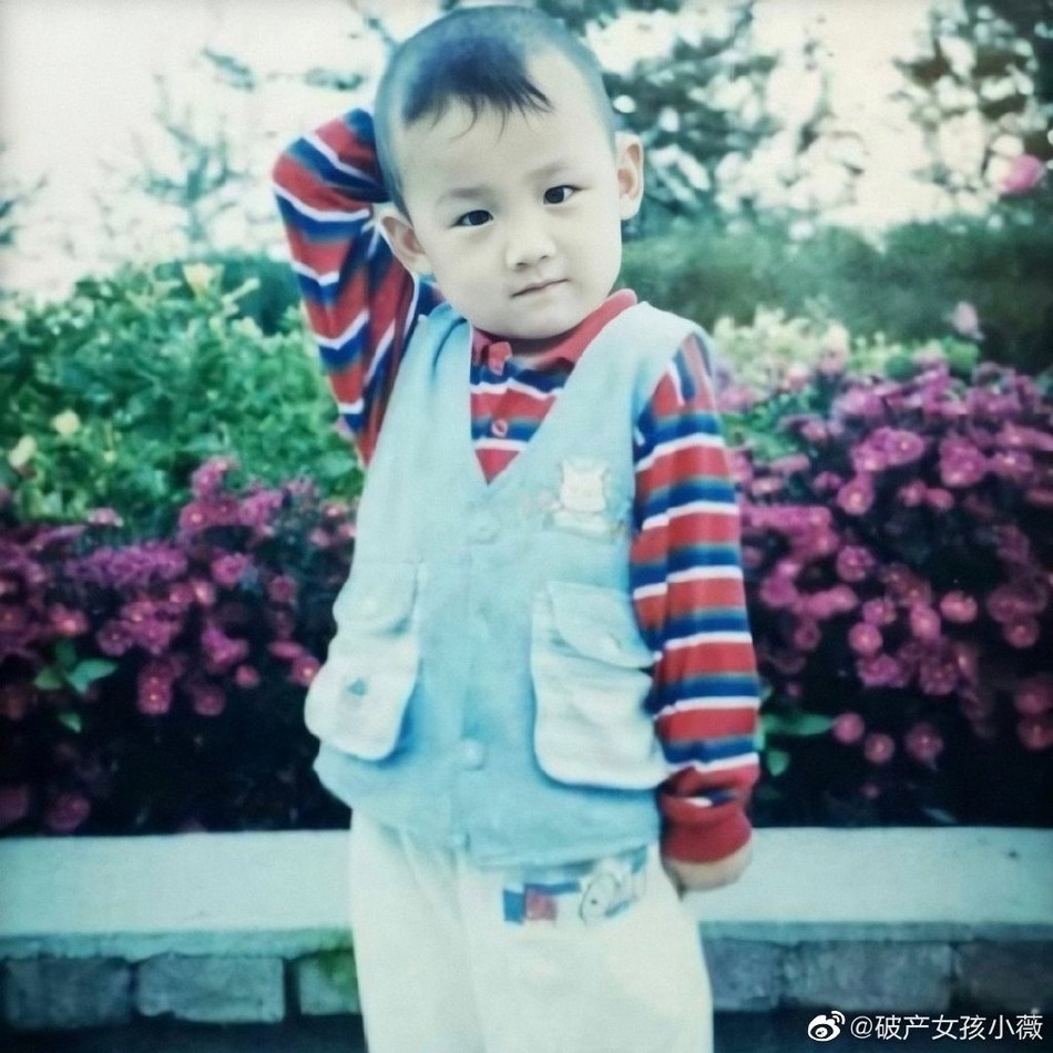 白敬亭旧照曝光童年圆润可爱