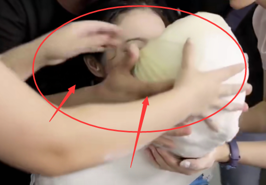 景甜司藤倒模素颜曝光看她摘掉模具后的脸真剥了壳的鸡蛋