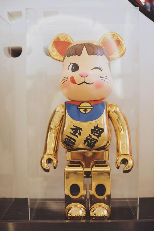 积木熊有其独特的设计风格.