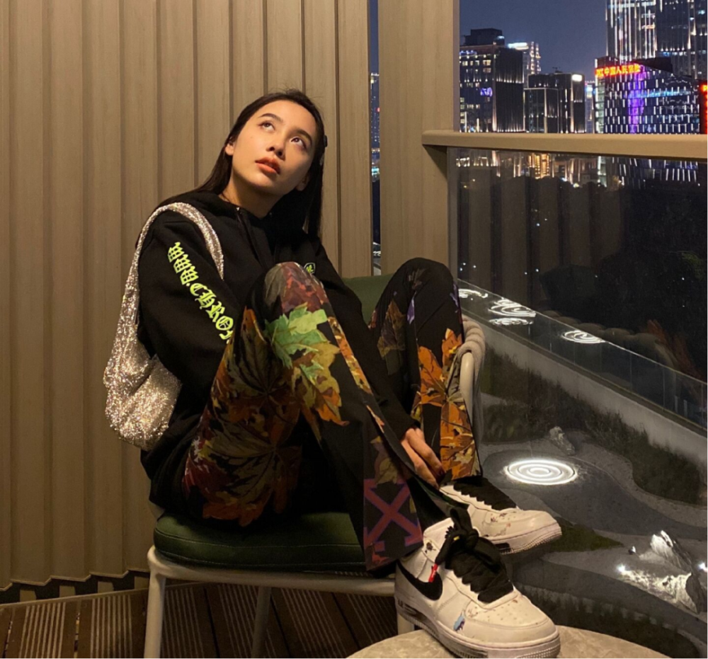 wengmimi可以说是网红中的顶级富婆,记录volg里的衣食住行,都是大写的