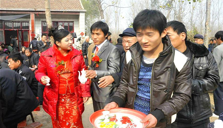 三个儿子都是光棍大妈自嘲30年前优越感十足如今很尴尬