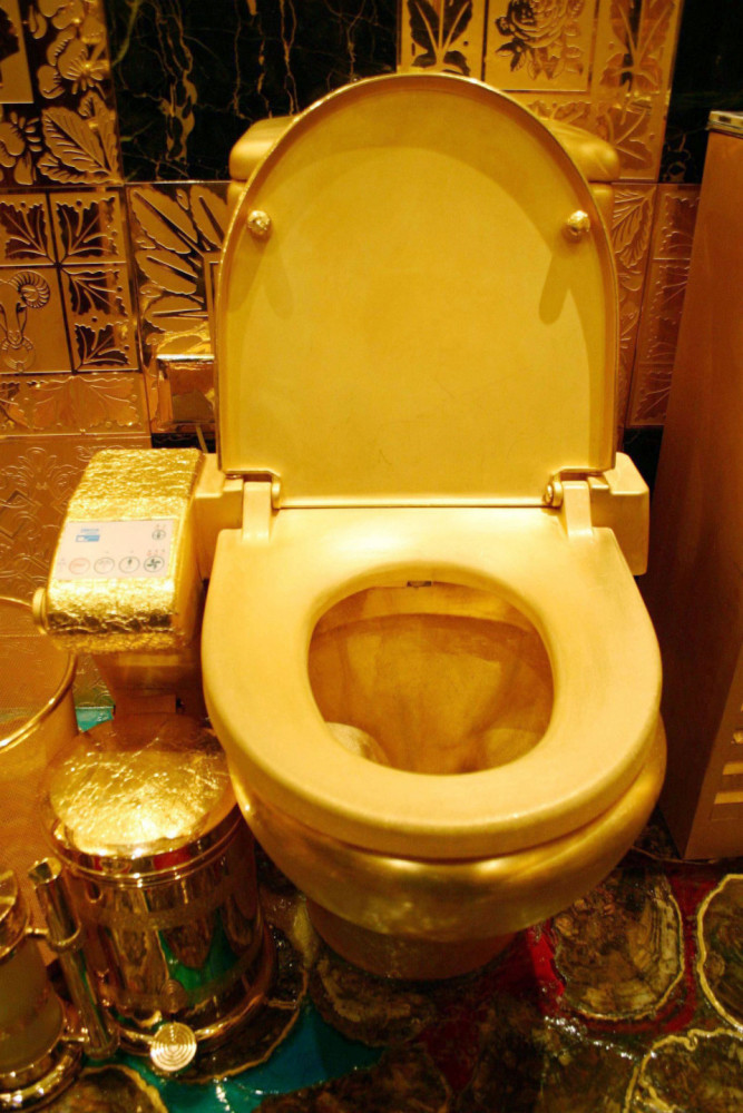 侃爷花钱方式真好玩,50亿元金马桶,送10家汉堡王给卡戴珊_腾讯新闻