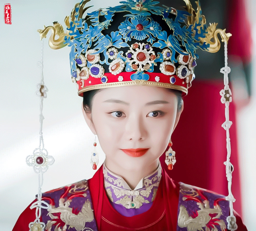 谭松韵红色朝服造型:端庄大气,明艳动人,谭松韵和红色很配哦_腾讯新闻