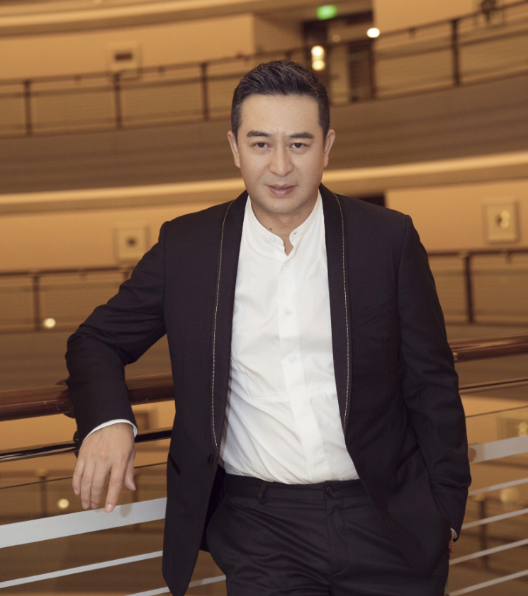 她是张嘉译的御用媳妇4次合作没被捧红却搭档张国立走红