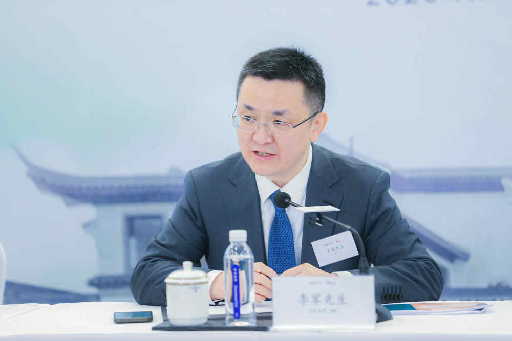 李军在绿城管理09979赚到的每一分钱都会买成公司的股票