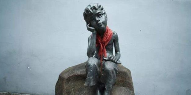 最小革命烈士宋振中9岁为国捐躯死时手里还握着一根粉笔头