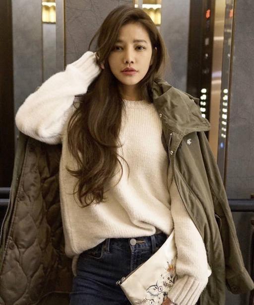 台湾美女许路儿坚持健身,颜值高身材好,皮肤状态好似少女