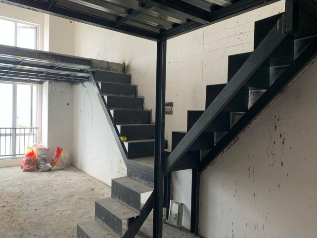 loft小公寓耗时半年改造用板材搭出小夹层32㎡能做两房两厅