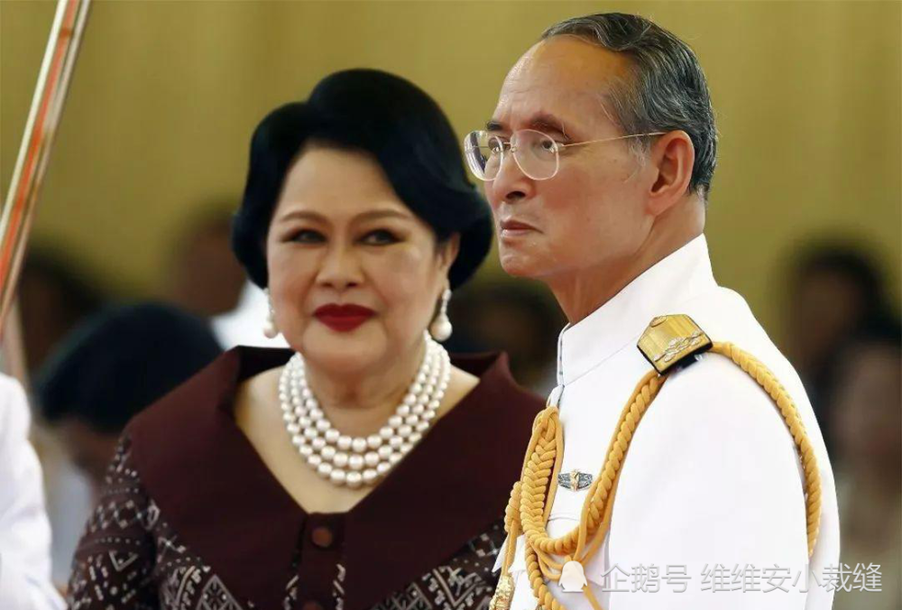 18岁封后被宠成最会戴珍珠的泰国王后诗丽吉堪称人间富贵花