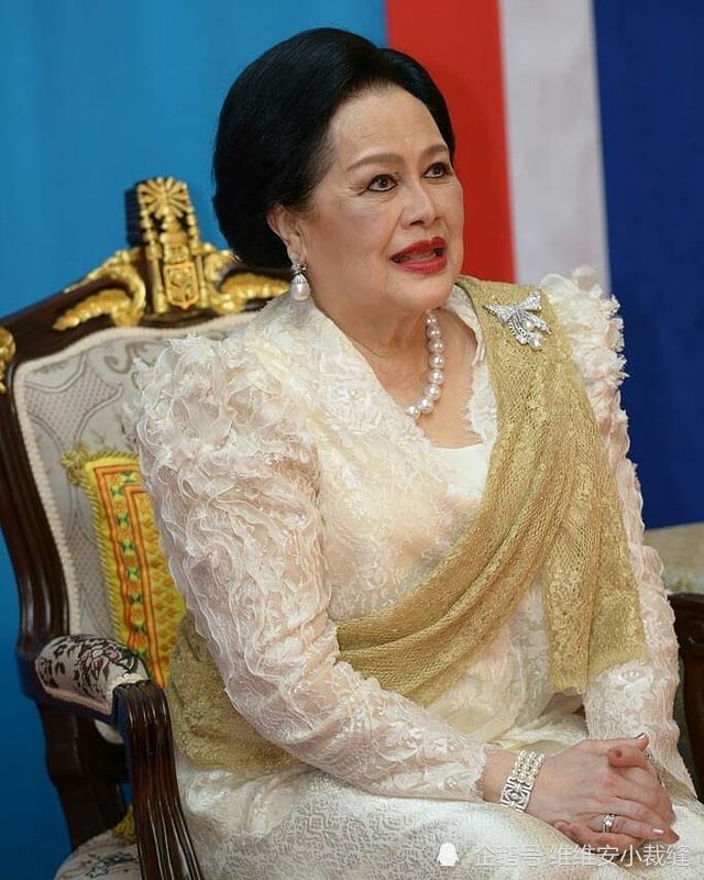 18岁封后被宠成最会戴珍珠的泰国王后诗丽吉堪称人间富贵花