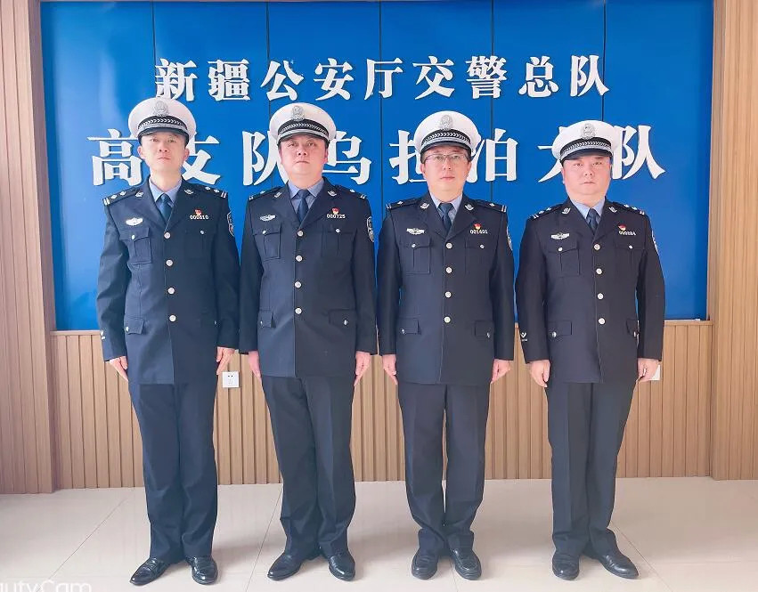 新疆公安廳交警總隊高速公路支隊烏拉泊大隊民警周偉,杜淵源,賽偉