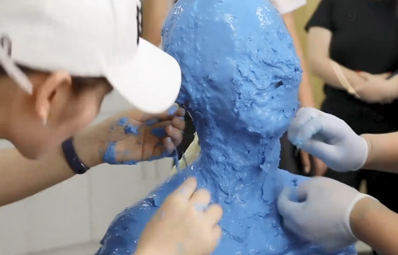 全程倒模6个小时,脸上只留2个鼻孔呼吸_腾讯新闻