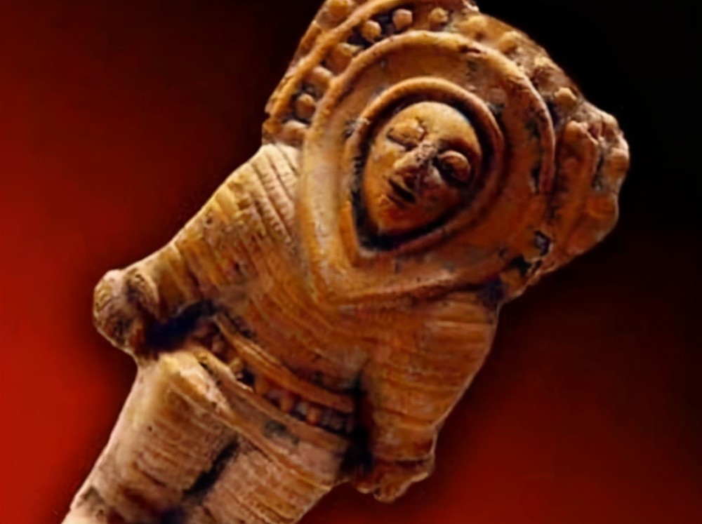 古代宇航员雕像图片