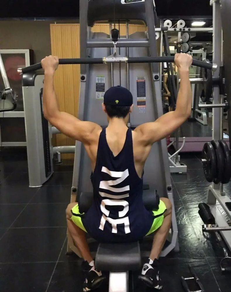 娱乐圈第一腰竟然不是个女人