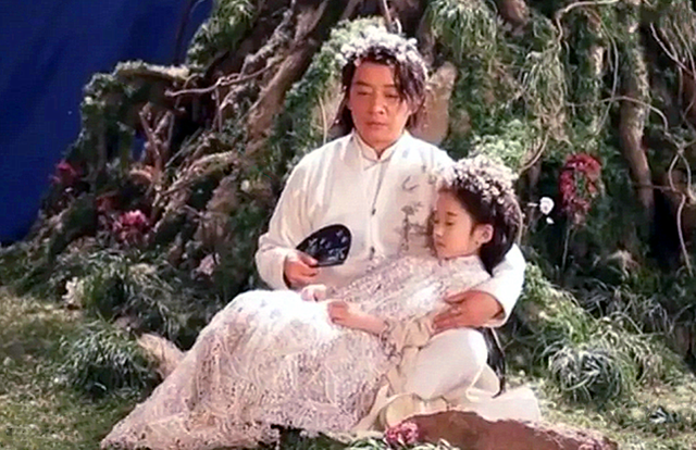 司藤白英说自己和白金是一体不该是司藤么白金的真身是大树