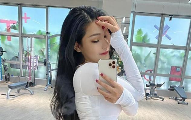 天使面孔的她拥有魔鬼沙漏身材或是健身成就了英媚