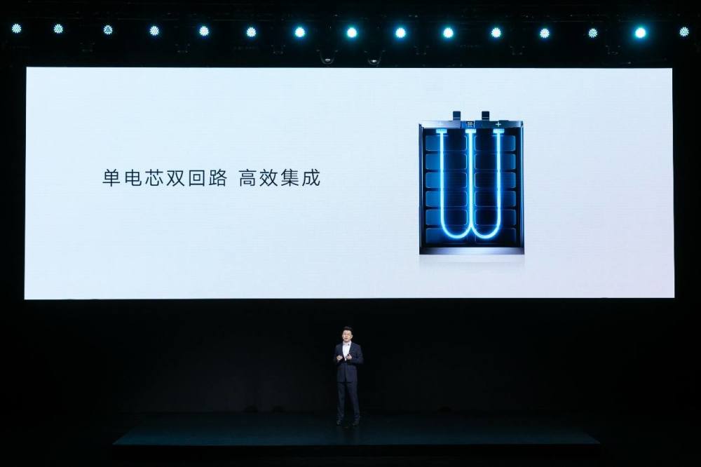 荣耀V40轻奢版亮相，超轻超薄超级快充，起价2999元