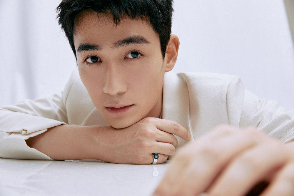 梦回巍澜朱一龙白宇1921情侣装上线高度相仿引争议