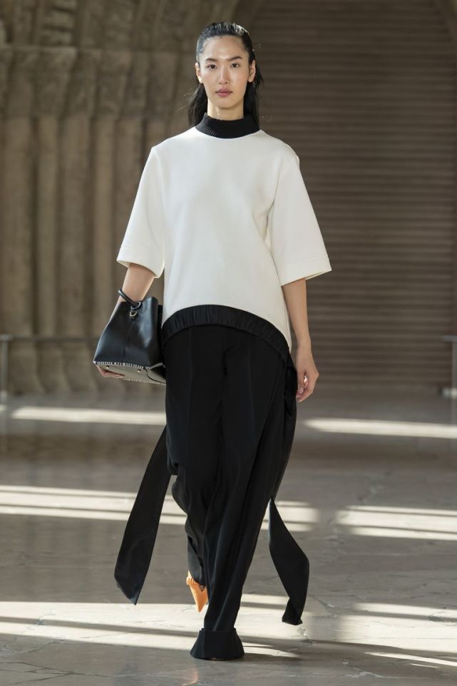 ellemeellemeellemeellemeelleme首次推出成衣系列