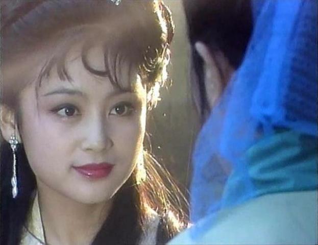 和这部电视剧相比,现在的恐怖片都"弱爆"了,光听音乐就钻进被窝了