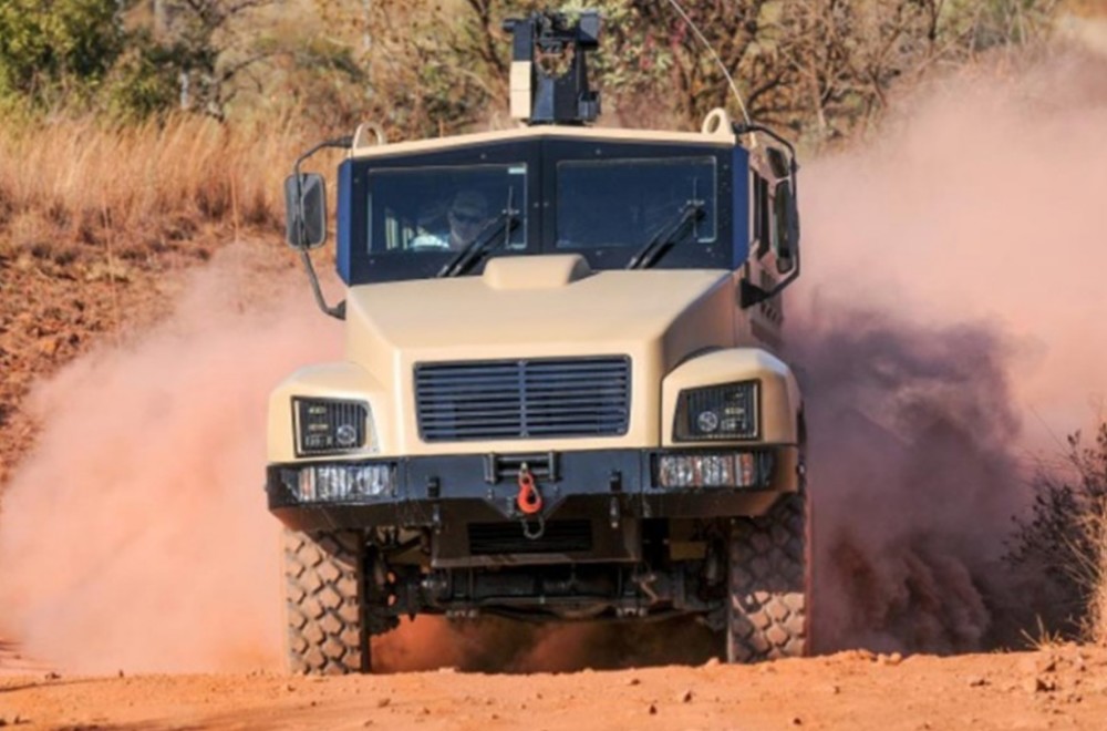 沙漠豪商的标准防弹罐头 南非丹尼尔rg21 4×4运输车