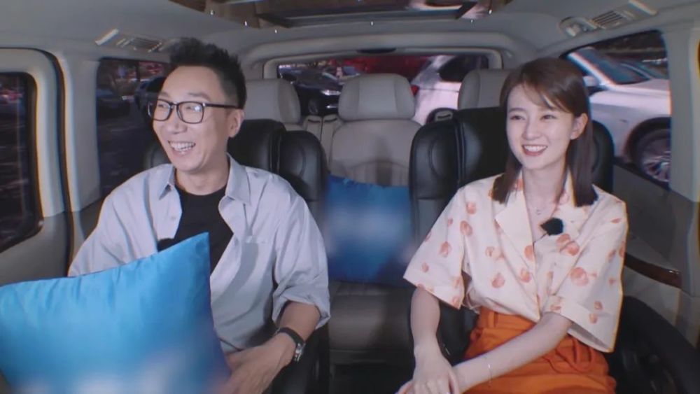 我老公骑着那匹她还兴奋地说"里面有老人和小孩,还有人天天遛狗"乔欣