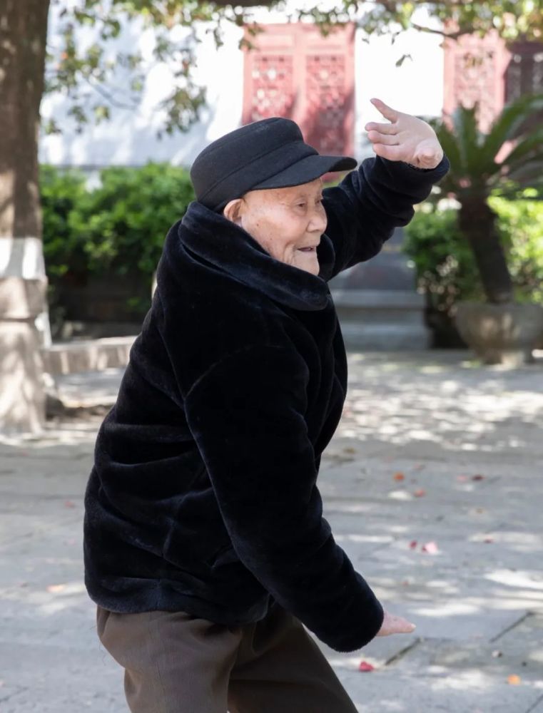 快留言告诉小编吧!-end-记      者:虞高岚,赵宁,王家浩