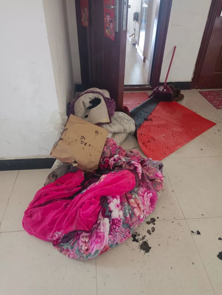 景德镇一小区住户晒个被子却莫名其妙着了火