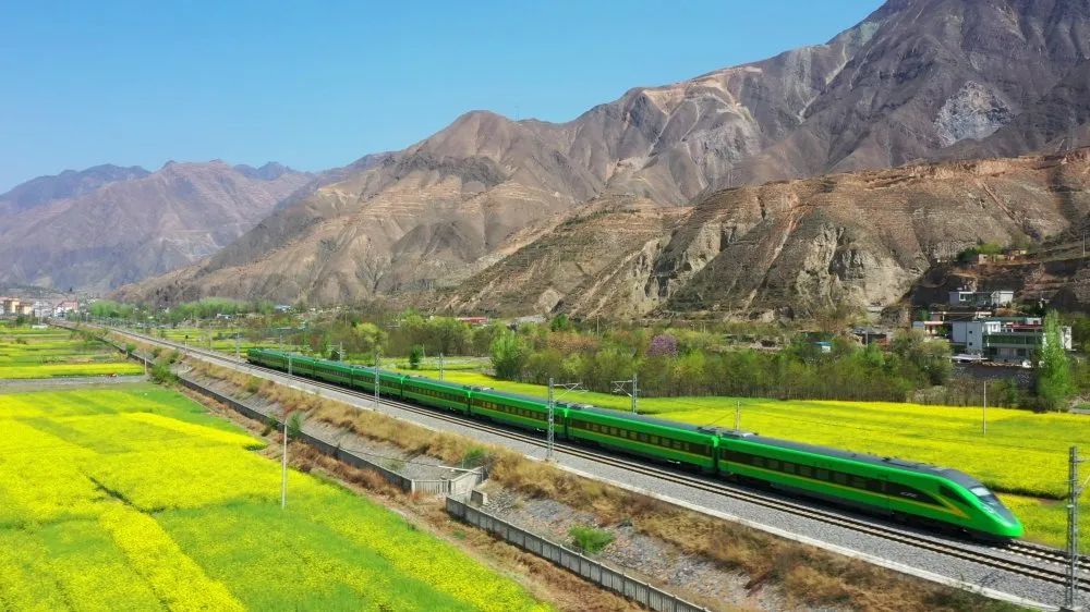 环西部火车游|"陇上江南",首趟春游专列来啦_腾讯新闻