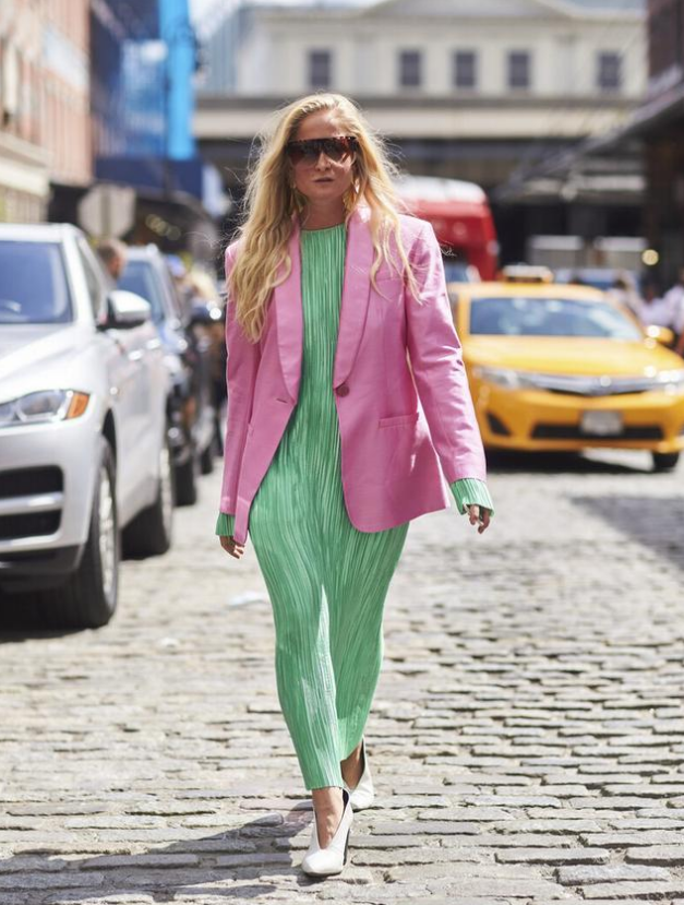 不会穿搭可能是你没选对撞色粉绿时髦好看还有活力感
