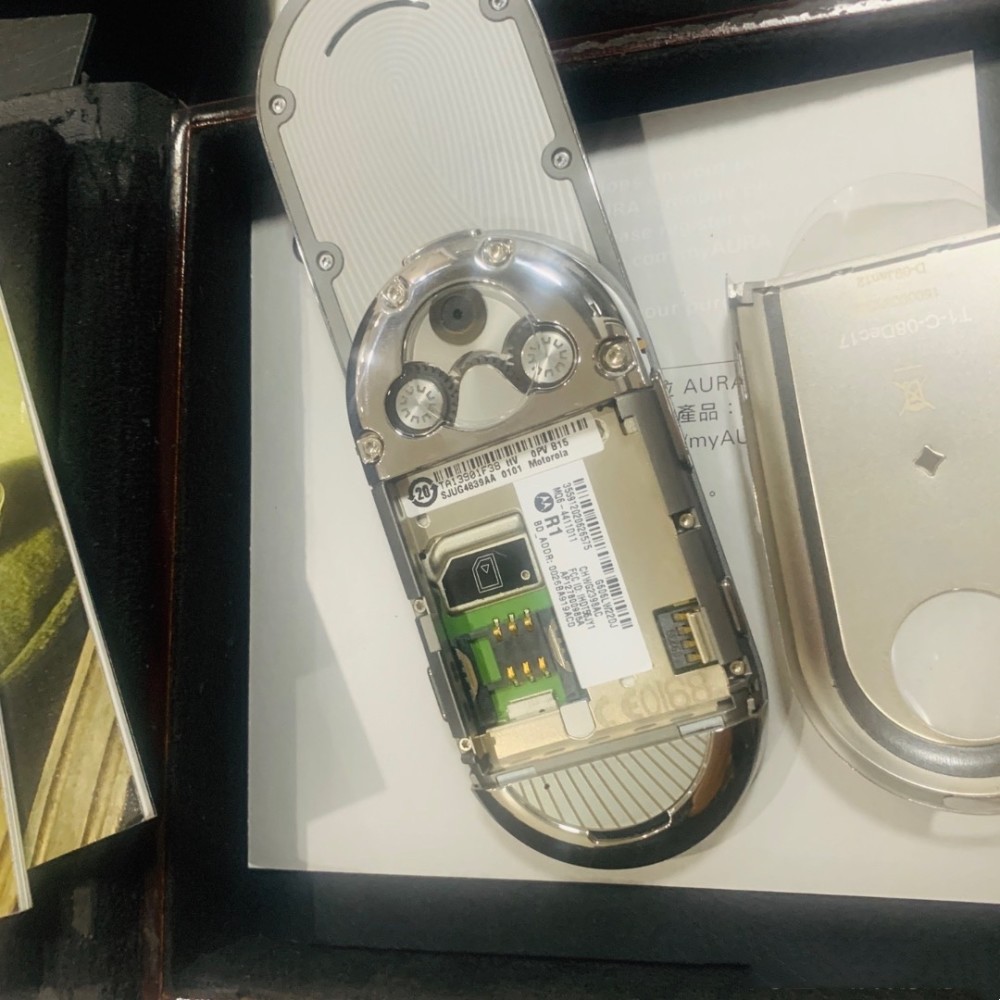 全新摩托罗拉r1现身:十年前卖1万,如今还值9999_腾讯新闻