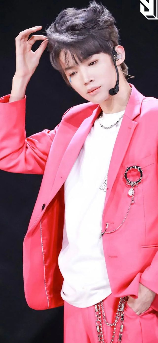 明星壁纸青春有你3王浩轩壁纸