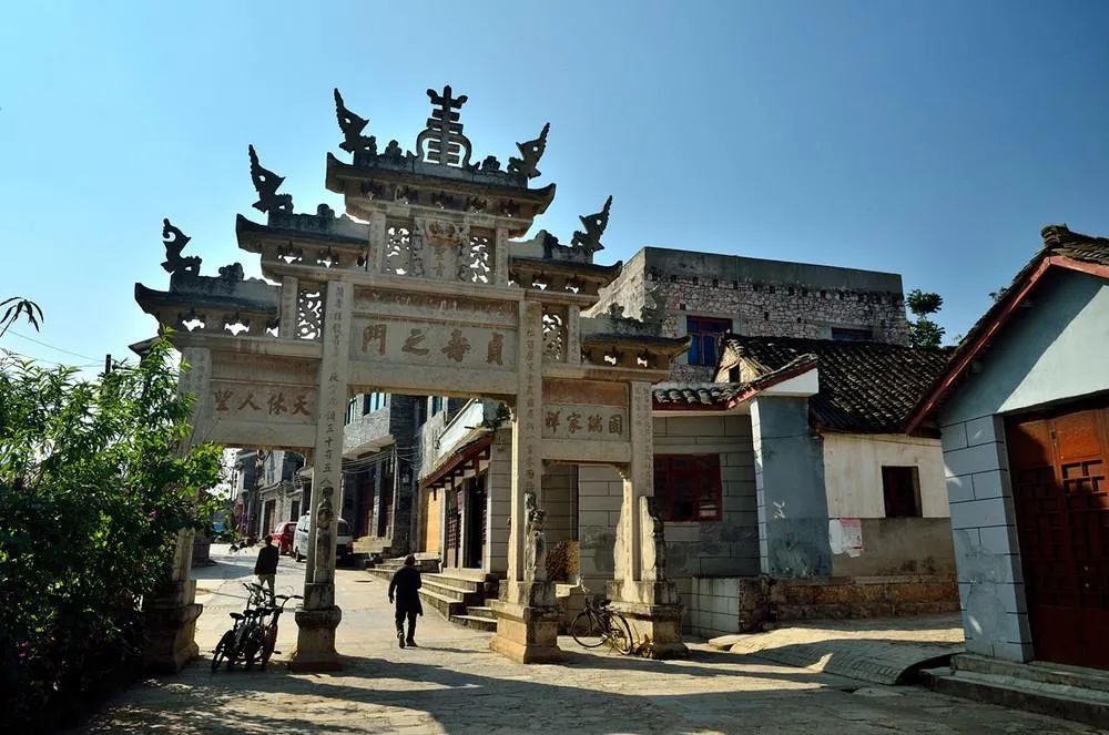 兴仁贞丰人今天开始来兴义各大景区免门票了