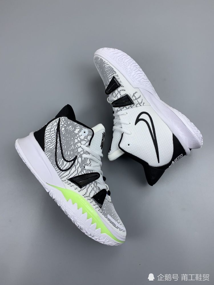 欧文7配色中的颜值担当就是他穿着打球和撩妹两不误