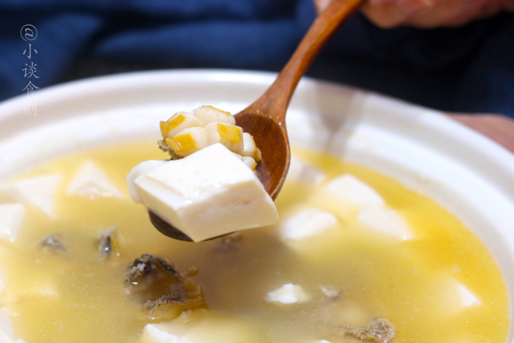 【鲍鱼豆腐羹】的制作方法食材准备:鲍鱼14个,嫩豆腐1盒,姜1块,香葱3