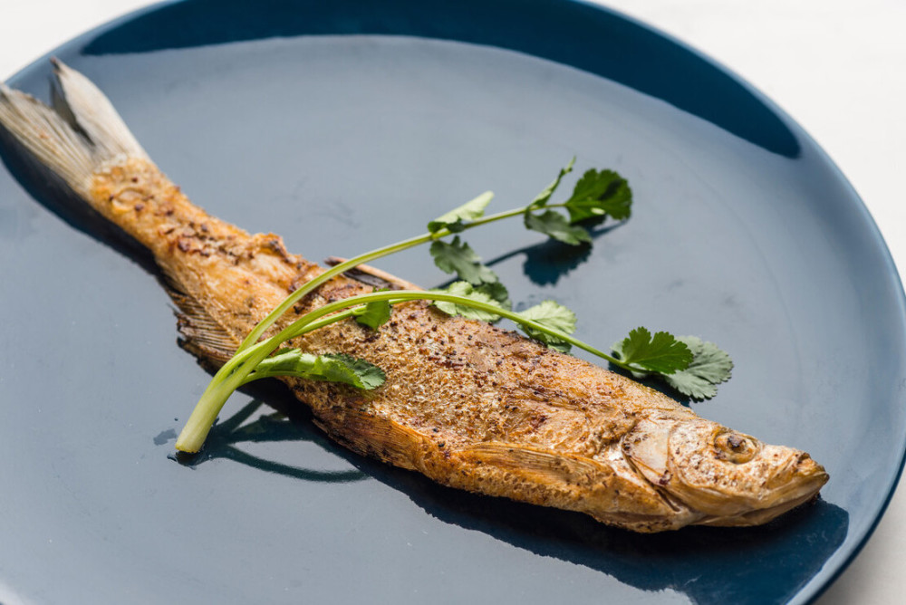 煎鱼别再直接下油锅了牢记这3个诀窍不粘锅不破皮更鲜美