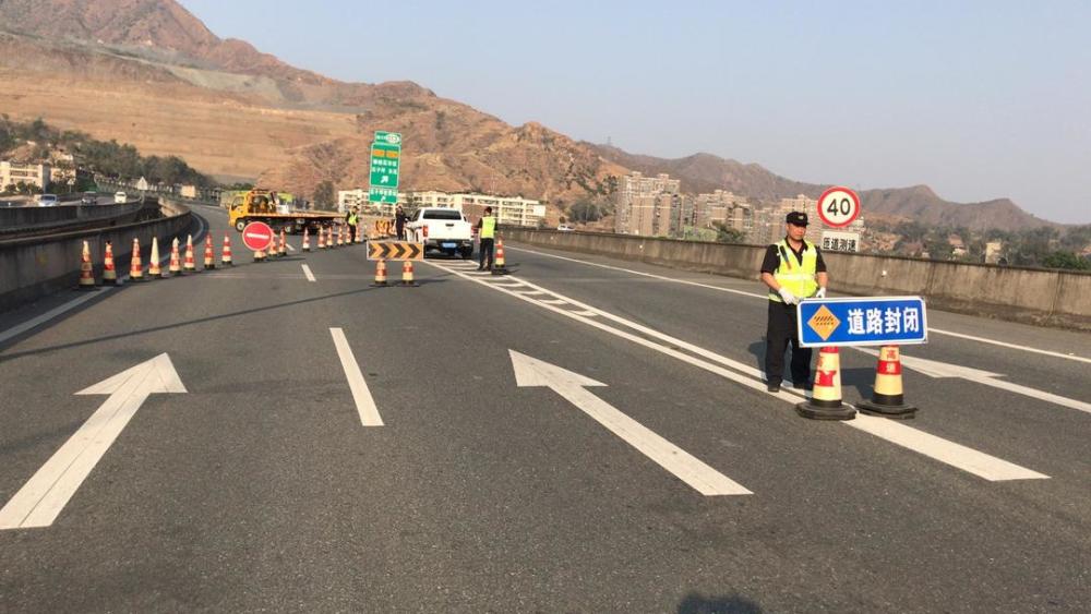 注意g4216蓉丽高速攀枝花瓜子坪至银江路段断道施工