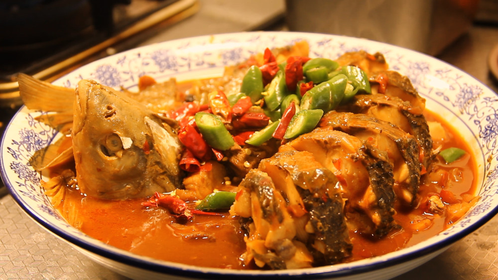 为啥很多人抛弃红烧鱼却把酱香鱼端上桌?试着做一次,不油炸真好