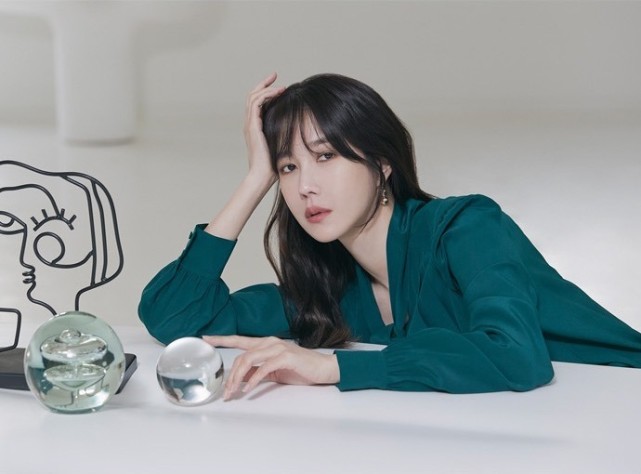 李智雅出生于1978年,本名金尚恩,后改名金智雅,最终