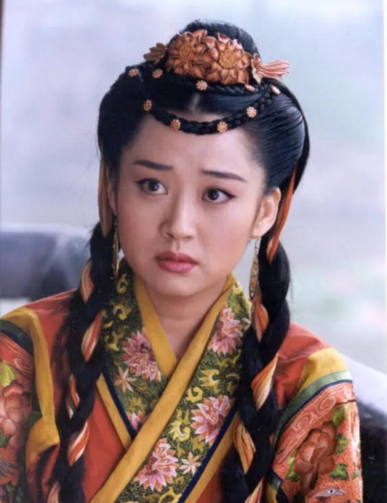 许晴真是一位颜值很高的演员,任盈盈扮相很好看,五官精致,她这个版本